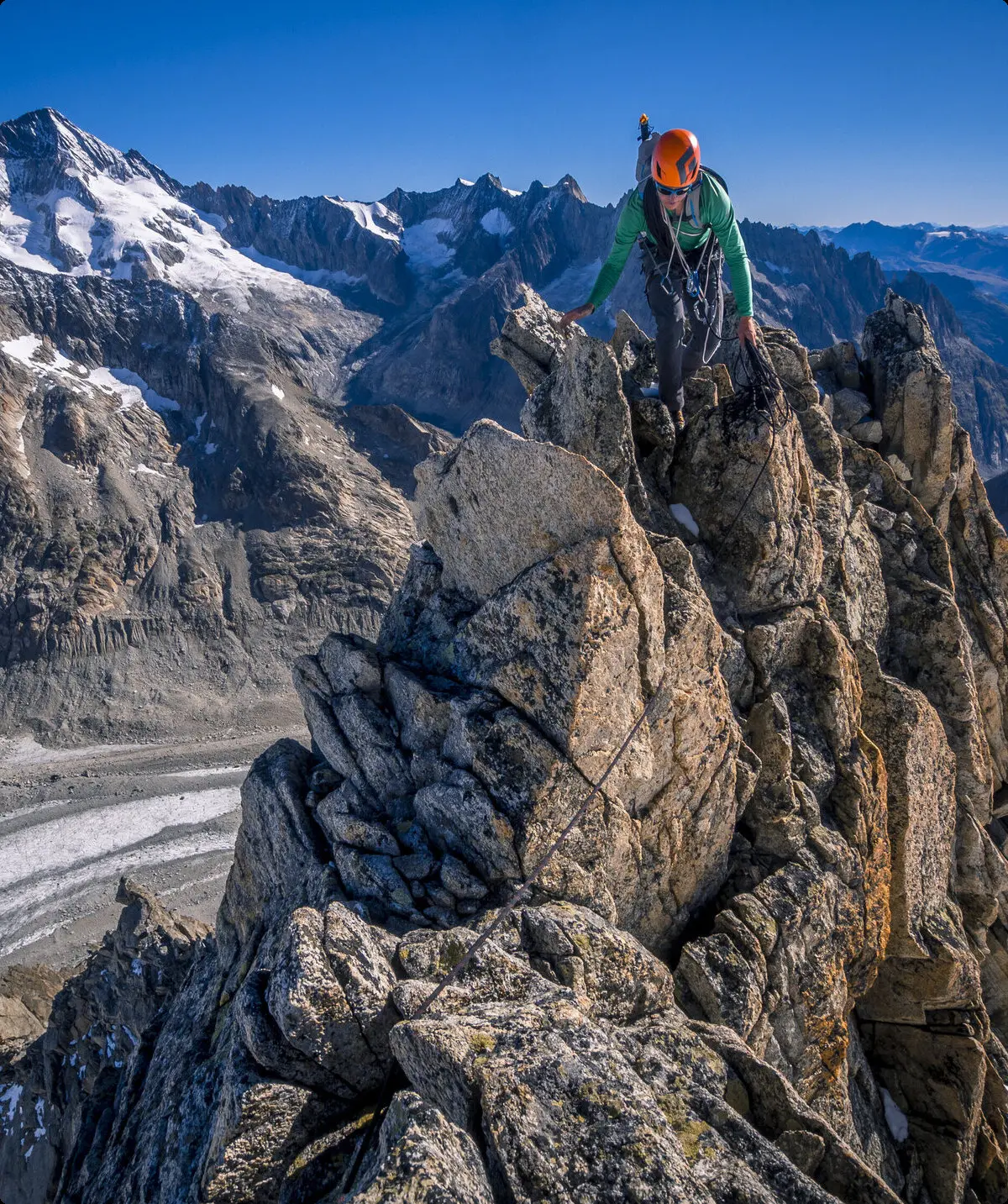 Ein Kletterer auf dem Nesthorn in den Berner Alpen | © DAV/Silvan Metz